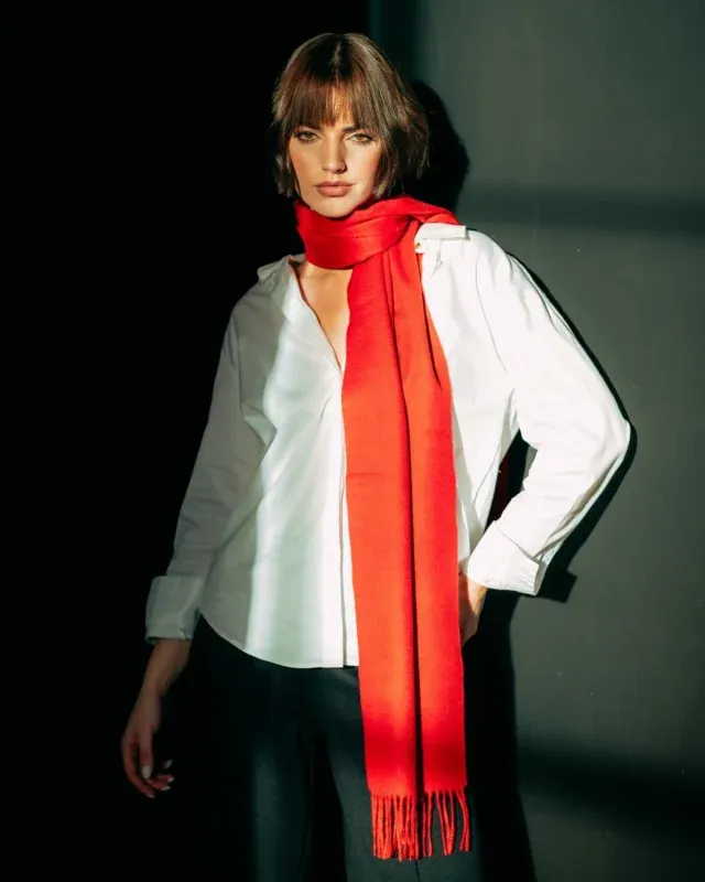 A modern expression of British heritage.

Woven in Yorkshire from the finest 100% lambswool, this latest scarf reflects over 250 years of craftsmanship and quiet refinement. The rich red tone brings a fresh perspective to a timeless block colour, while its soft handle and natural warmth make it an effortless companion through the season.

Equally at home layered over tailoring or relaxed knitwear, it is designed with versatility and enduring quality at its core.

#joshuaellis #lambswool #luxuryaccessories #britishcraftsmanship